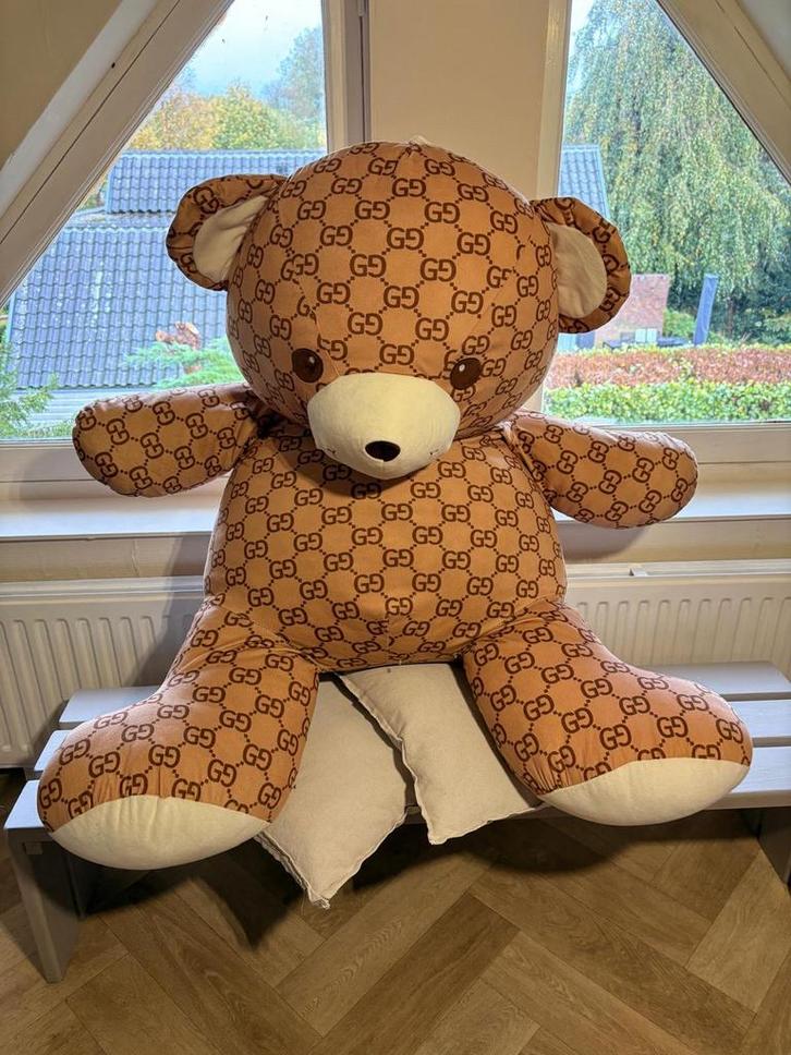 Gucci beer, Verzamelen, Beren en Cherished Teddies, Zo goed als nieuw, Stoffen beer, Overige merken, Ophalen