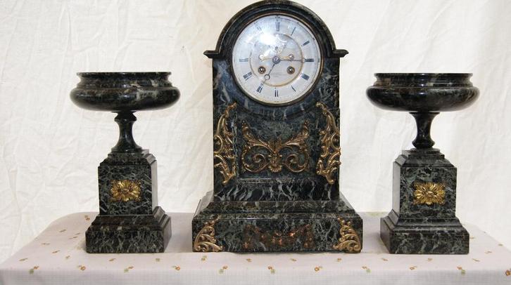 Klokstel met bronze ornamenten, Antiek en Kunst, Antiek | Klokken, Ophalen of Verzenden