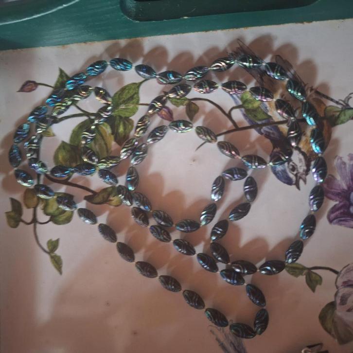 Zeer oude lange donkere ketting, de kralen verkleuren, Sieraden, Tassen en Uiterlijk, Kettingen, Zo goed als nieuw, Overige materialen