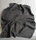 Nieuwe gehaakte donker grijze plaid., Huis en Inrichting, Woonaccessoires | Plaids en Woondekens, Ophalen of Verzenden, Nieuw