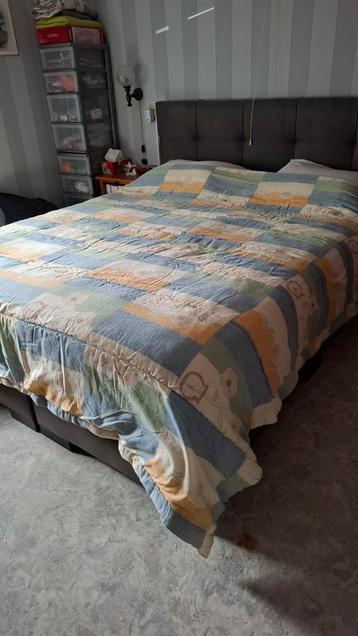 Groot Tweepersoons Dekbed van 2.40 x 2.00 beschikbaar voor biedingen