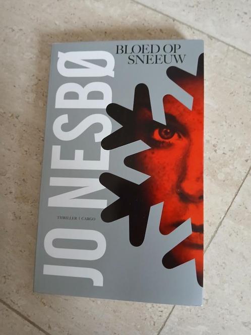 Jo Nesbo - Bloed op sneeuw, Boeken, Thrillers, Zo goed als nieuw, Nederland, Ophalen of Verzenden