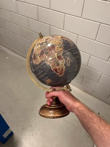 Wereldbol nieuw beschikbaar voor biedingen