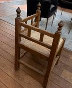Hoekstoeltje eikenhout met biezen zitting, Huis en Inrichting, Stoelen, Ophalen, Riet of Rotan, Vintage Oisterwijk fabriek, Gebruikt