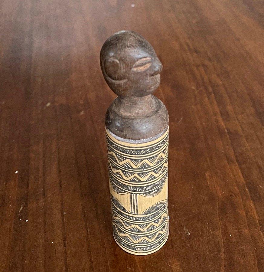 Kleine medicijnkoker uit Papoea, Antiek en Kunst, Ophalen of Verzenden