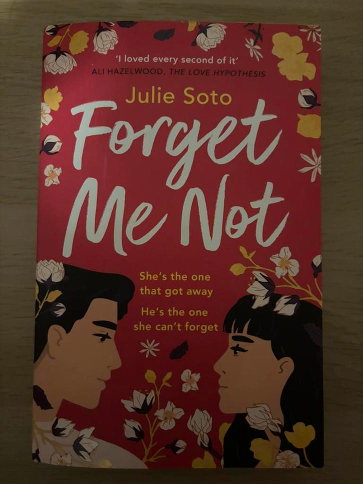 Julie Soto ‘Forget Me Not’, Boeken, Romans, Zo goed als nieuw, Amerika, Ophalen of Verzenden