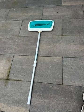 Zwembad schep net weinig gebruikt beschikbaar voor biedingen