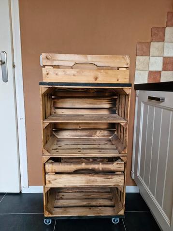 Houten Kastenrek op Wielen - 105x51x31 cm beschikbaar voor biedingen