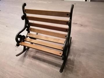 Schommelbankje voor Poppen beschikbaar voor biedingen