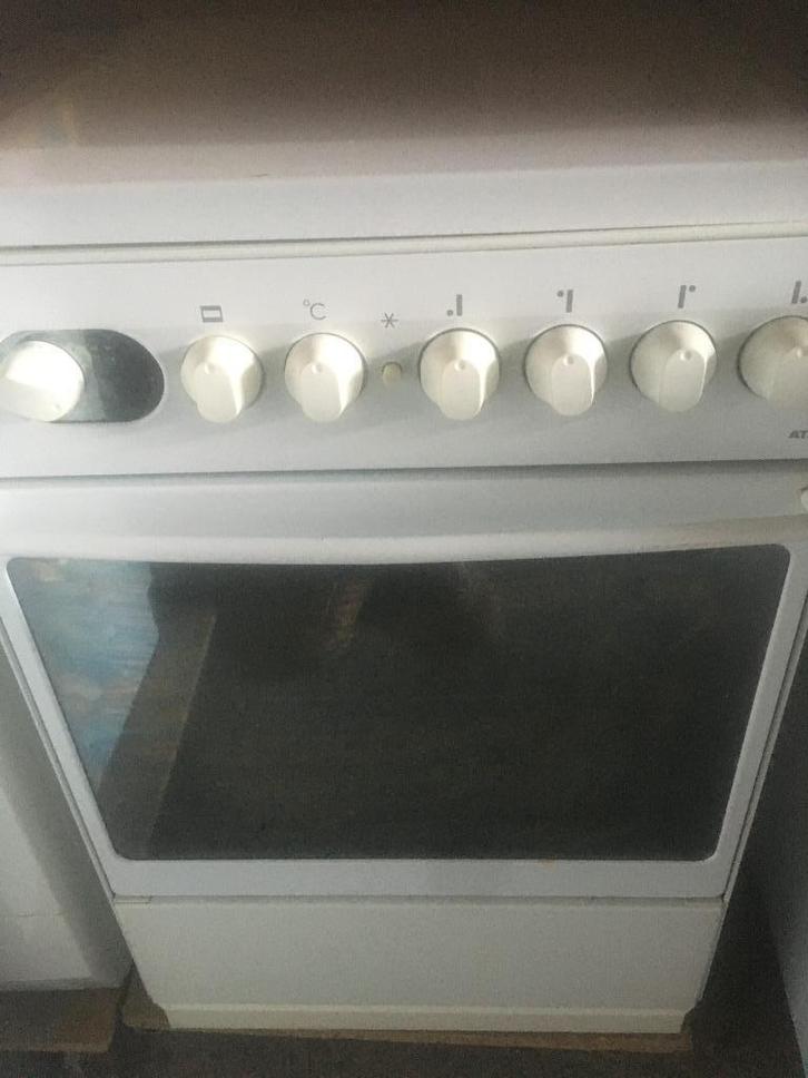 Gasfornuis van ATAG, schoon zonder vetvlekken / vetaanslag, Witgoed en Apparatuur, Fornuizen, Gebruikt, Vrijstaand, Gas, 4 kookzones