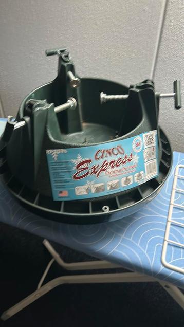 Kerstboom standaard beschikbaar voor biedingen