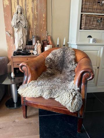 Oude schaapsleren Fauteuil beschikbaar voor biedingen