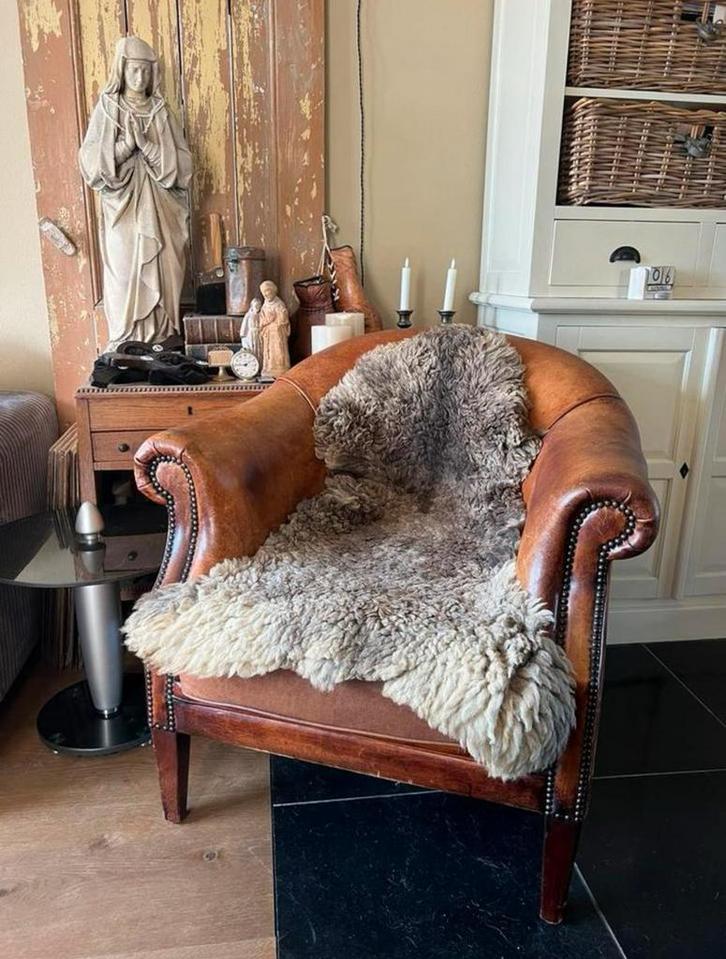 Oude schaapsleren Fauteuil, Huis en Inrichting, Fauteuils, Zo goed als nieuw, Stof, 50 tot 75 cm, Ophalen