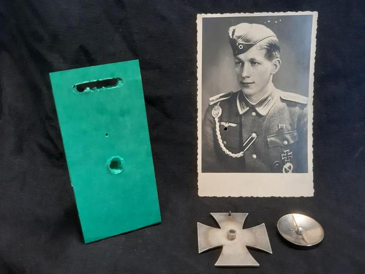 EK1 IJzeren kruis met foto en display (Duitsland WW2), Verzamelen, Militaria | Tweede Wereldoorlog, Overige soorten, Lintje, Medaille of Wings