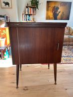 Vintage houten bijzet meubel kastje, jaren 60, opknapper, Ophalen, Vintage, jaren 60, hout, messing, kastje, dressoir, simpel