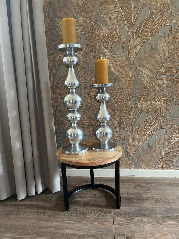 Set zilverkleurige kandelaars, Huis en Inrichting, Woonaccessoires | Kandelaars en Kaarsen, Gebruikt, 50 tot 75 cm, Metaal, Ophalen