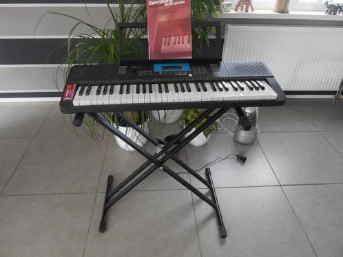 Electronic keyboard St-211 met standaard, Muziek en Instrumenten, Keyboards, Zo goed als nieuw, 61 toetsen, Overige merken, Met standaard