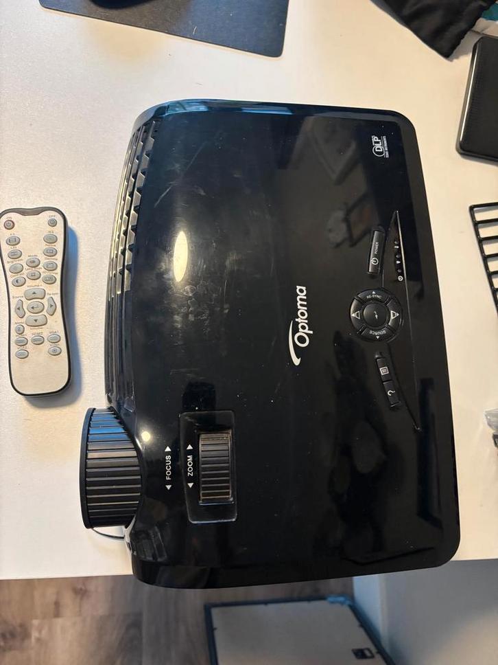 Optoma DLP beamer + projectiescherm met statief, Audio, Tv en Foto, Beamers, Zo goed als nieuw, DLP, Full HD (1080), Ophalen