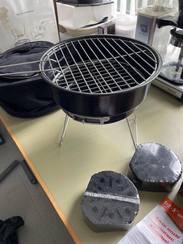 Draagbare Compacte BBQ met koeltas Nieuw, Tuin en Terras, Houtskoolbarbecues, Nieuw, Ophalen of Verzenden