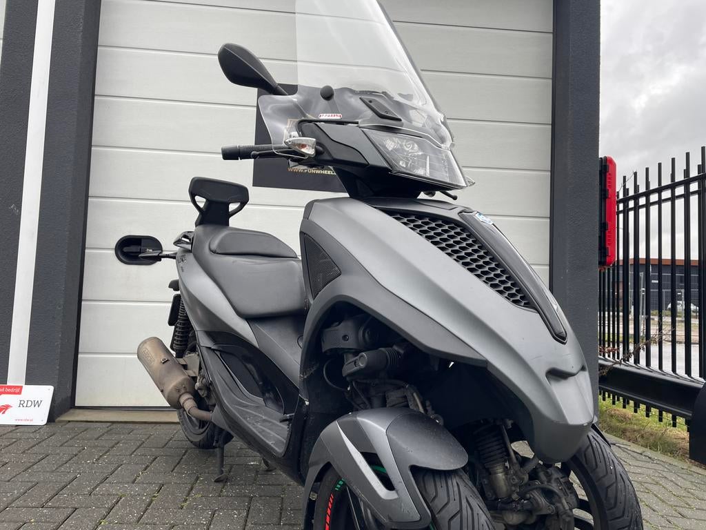 Piaggio Yourban MP3 300 Sport 2015 Matgrijs Autorijbewijs B, Motoren, Sportuitlaat, Scooter, Bedrijf, 278 cc