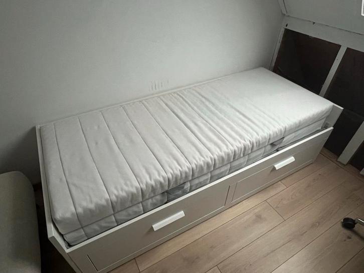 IKEA Brimnes Daybed met 2 Matrassen, Huis en Inrichting, Slaapkamer | Bedden, Zo goed als nieuw, Tweepersoons, 80 cm, 200 cm, Hout