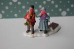 2 kinderen met een slee Lemax, Diversen, Kerst, Ophalen of Verzenden, Gebruikt