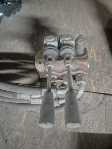 Hydraulische ventielblok met Hendels beschikbaar voor biedingen