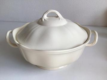 Wedgwood Queens Ware plain dekschaal terrine  met deksel beschikbaar voor biedingen