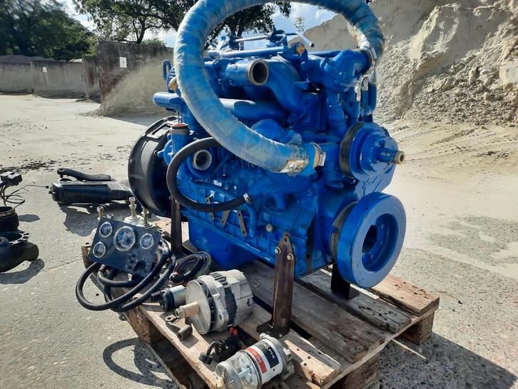 Gereviseerde detroit 638 met toebehoren, Watersport en Boten, Buiten- en Binnenboordmotoren, Zo goed als nieuw, Diesel, Binnenboordmotor