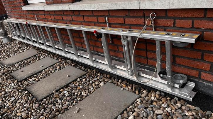 Hymer professionele schuifladder,kabelladder 2x14, Doe-het-zelf en Verbouw, Ladders en Trappen, Zo goed als nieuw, 4 meter of meer