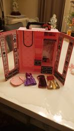 Barbie Kast met Kleding, Kinderen en Baby's, Speelgoed | Poppen, Ophalen of Verzenden, Gebruikt, Barbie