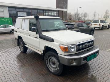 Nieuwe voorbumper (met beugels) van een Landcruiser 76 beschikbaar voor biedingen