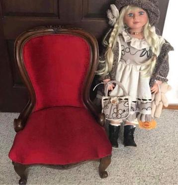 Antiek Stoeltje met Rode Velvet Bekleding - Charmant Detail beschikbaar voor biedingen