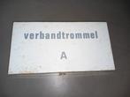 Militaire verbandtrommel, Ophalen