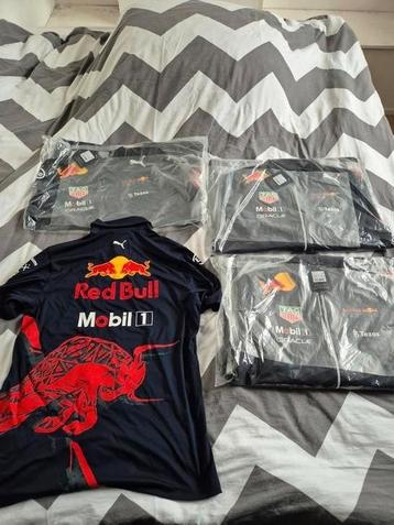 max verstappen redbull team sofshell + teampolo jaar 2022  beschikbaar voor biedingen