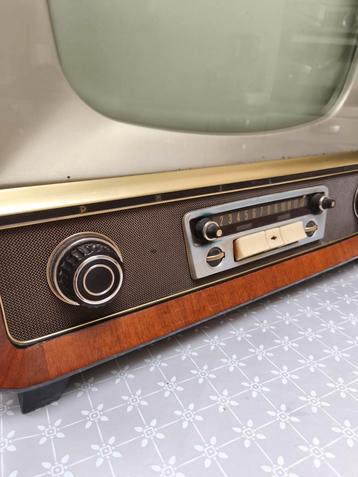 Vintage Philips TV uit de jaren '60 beschikbaar voor biedingen