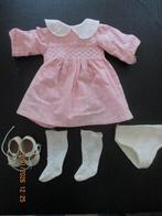 Poppenkleding ,jurkje kousen schoenen, Verzamelen, Ophalen of Verzenden, Gebruikt, Pop