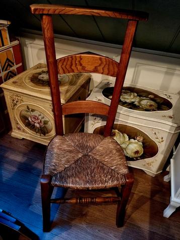 ANTIEK BIDSTOELTJE MET BIJBEL HOUDER TEAB beschikbaar voor biedingen