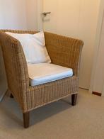 Comfortabele rieten fauteuil met zachte kussens, Huis en Inrichting, Fauteuils, Ophalen, Gebruikt, 50 tot 75 cm, Riet of Rotan