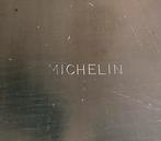 Verzilverde Michelin Serviertablett met florale omranding, Antiek en Kunst, Ophalen of Verzenden, Zilver