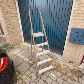 Keukentrap beschikbaar voor biedingen