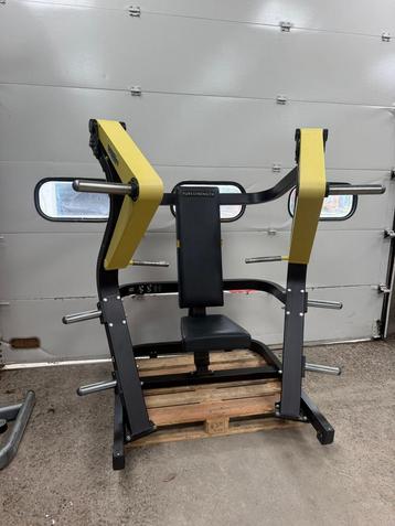 Technogym Pure Strength Chest press/ Brustpresse/ beschikbaar voor biedingen