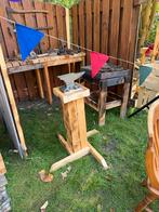 Aanbeeld met houten voetstuk, Tuin en Terras, Ophalen, Zo goed als nieuw