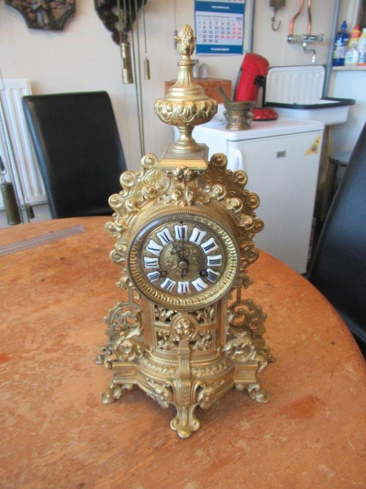 Oer 11673 kleine bronzen pendule, Antiek en Kunst, Antiek | Klokken, Ophalen