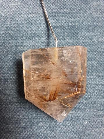 Rutielkwarts hanger met zilveren ketting  beschikbaar voor biedingen