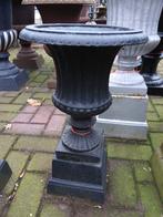 Gietijzeren vaas op sokkel, Ophalen, Gebruikt