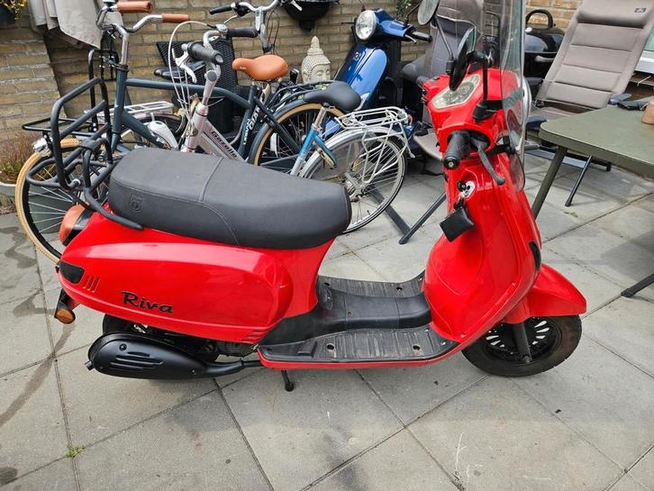 btc riva model met blauw kenteken en papieren, Fietsen en Brommers, Brommers | Overige merken, Gebruikt, Ophalen