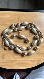 Oude Zilver kleurige Glazen kralen ketting. 75 cm., Diversen, Kerst, Ophalen of Verzenden