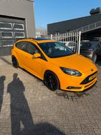 Ford Focus 2.0 Ecoboost 184KW 5DRS H6 2014, Auto's, Ford, 65 €/maand, Lane Keeping Assist, Zwart, 1337 kg