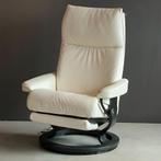 NIEUW: Stressless Relaxfauteuil Aura M Leer, Ophalen, Nieuw, 50 tot 75 cm, Modern, Design